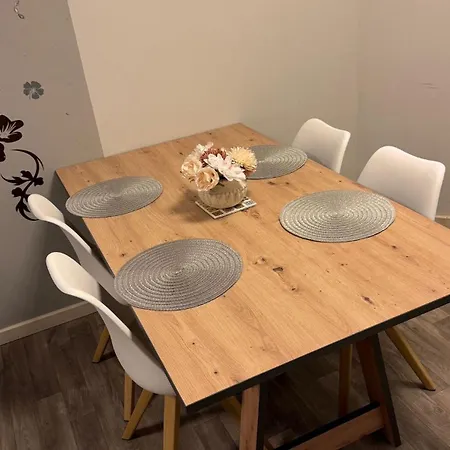Apartamento Monteuerzimmer Im Herzen Von
